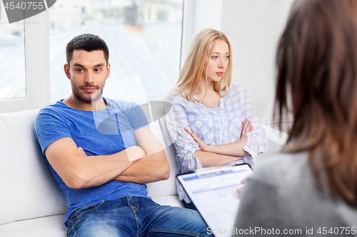 Image of couple with problem at family psychologist office