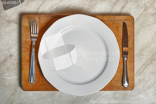 Image of Empty plate, waiting for food
