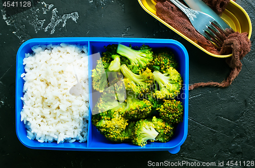 Image of food in lunch box