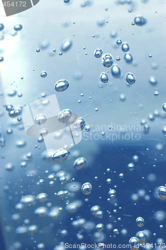 Image of Blue water with bubbles 