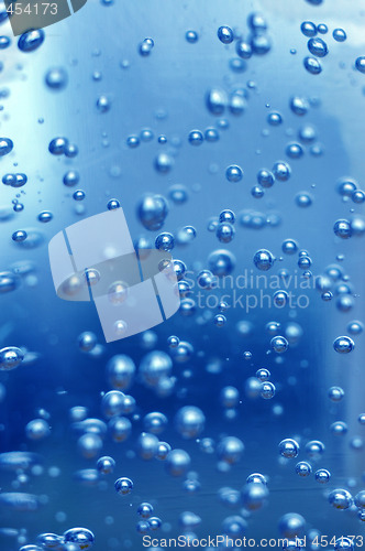 Image of Blue water with bubbles 