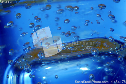 Image of Blue water with bubbles 