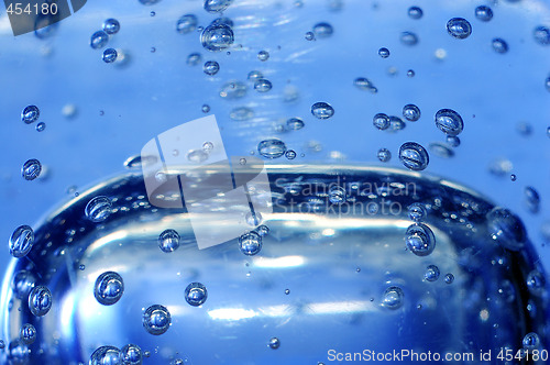 Image of Blue water with bubbles 