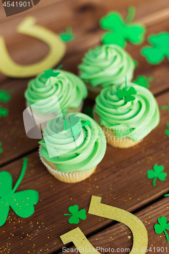 Image of green cupcakes, horseshoes and shamrock