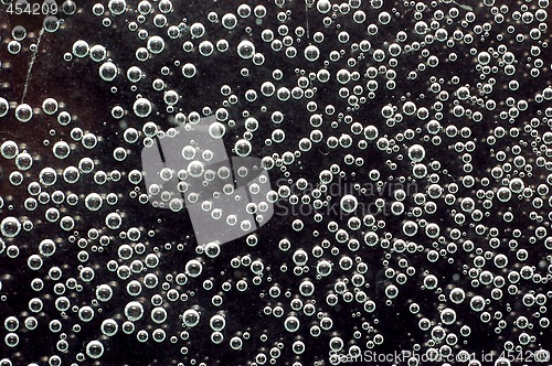 Image of water with bubbles