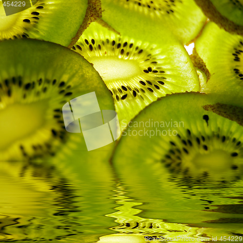 Image of Kiwi slices