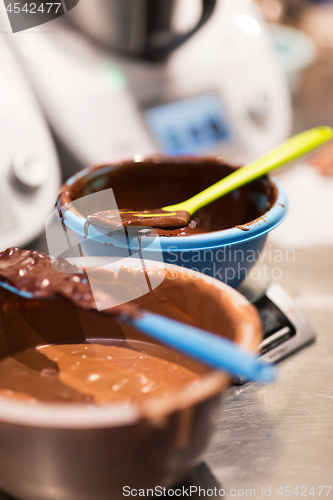 Image of chocolate cream in bowl at confectionery shop