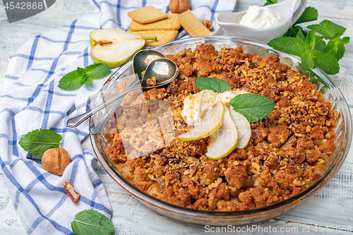 Image of Crumble with pear, cinnamon and walnuts.