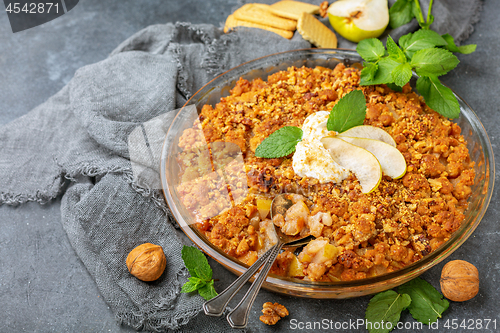 Image of Summer pear pie with crumbs.