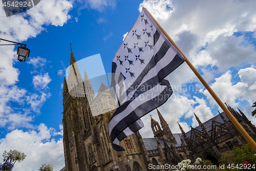 Image of Le Folgoet, his church and Gwenn-ha-Du flag