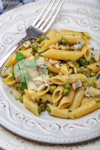 Image of Penne pasta with green peas.