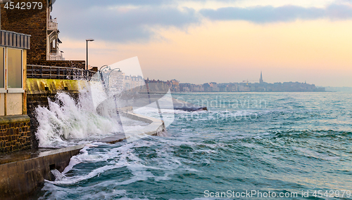 Image of High tide in Saint-Malo