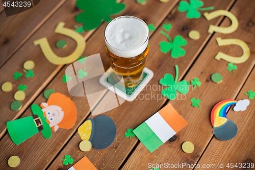 Image of glass of beer and st patricks day party props