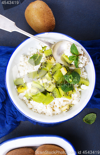 Image of cottage with kiwi