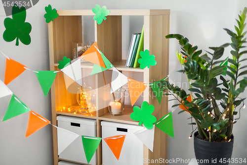 Image of home interior decorated for st patricks day party