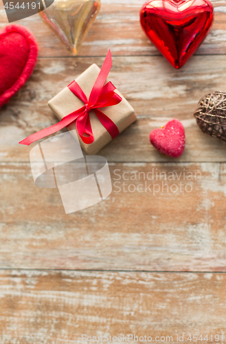 Image of christmas gift and heart shaped decorations