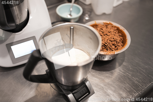 Image of cream on kitchen scale at confectionery shop