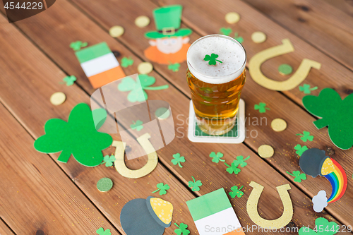 Image of glass of beer and st patricks day party props