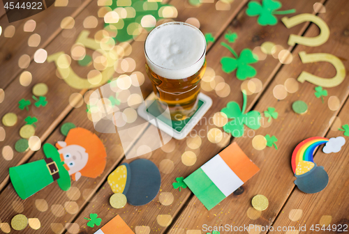 Image of glass of beer and st patricks day party props