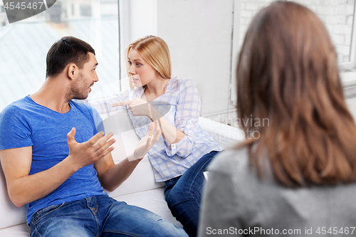 Image of couple with problem at family psychologist office