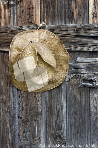 Image of straw cowboy hat and weathered wood