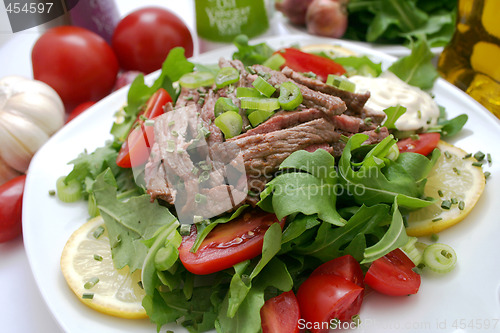 Image of fresh salad with beef