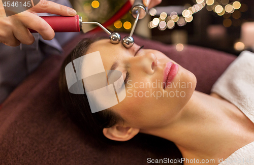 Image of woman having hydradermie facial treatment in spa