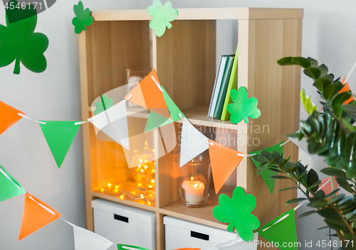 Image of home interior decorated for st patricks day party