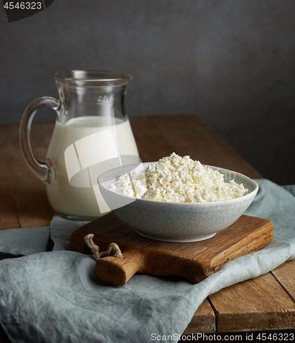 Image of milk jug and bowl of cottage cheese