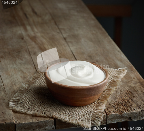 Image of bowl of sour cream