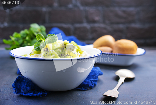 Image of cottage with kiwi