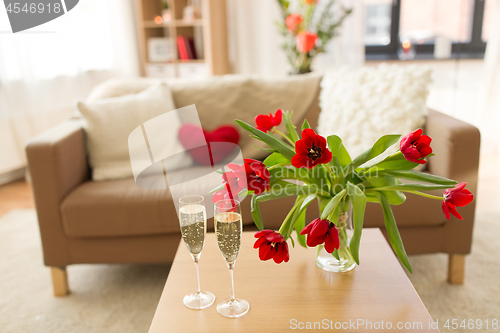 Image of champagne glasses and flowers on valentines day