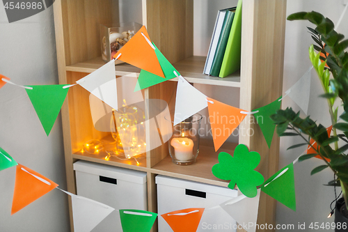 Image of home interior decorated for st patricks day party