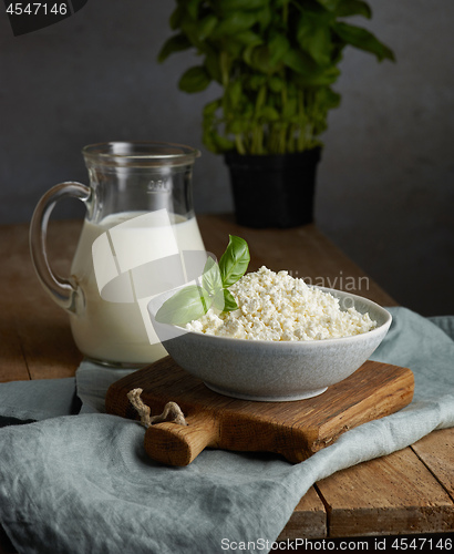 Image of milk jug and bowl of cottage cheese