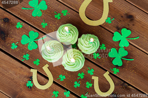 Image of green cupcakes, horseshoes and shamrock