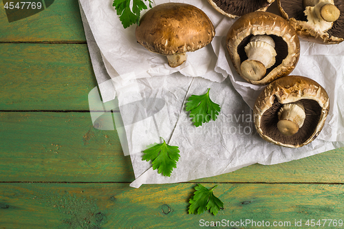 Image of Fresh uncooked brown mushrooms