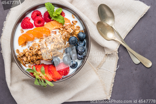 Image of Yogurt with baked granola and berries