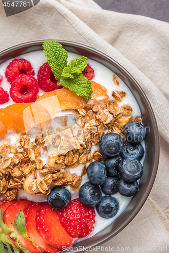 Image of Yogurt with baked granola and berries
