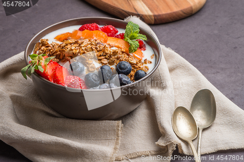 Image of Yogurt with baked granola and berries