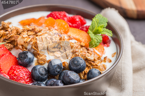 Image of Yogurt with baked granola and berries