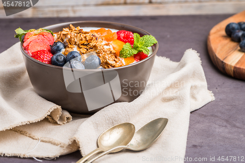 Image of Yogurt with baked granola and berries