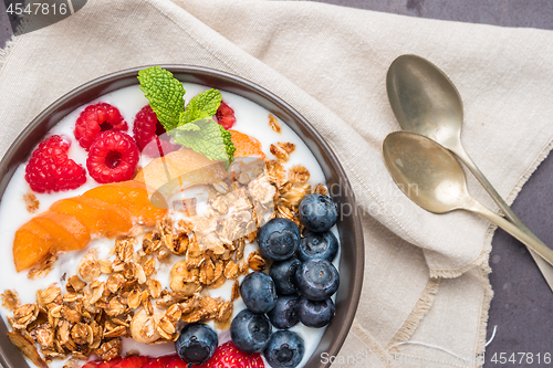 Image of Yogurt with baked granola and berries