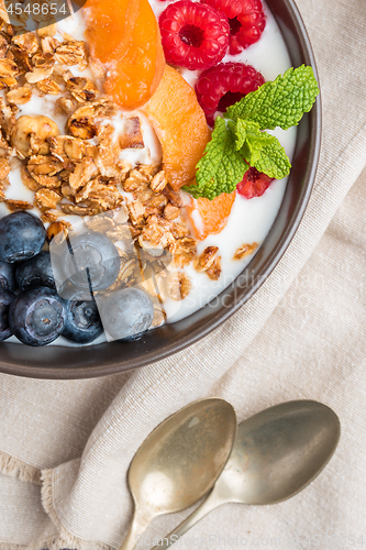 Image of Yogurt with baked granola and berries