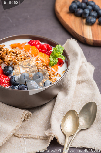 Image of Yogurt with baked granola and berries