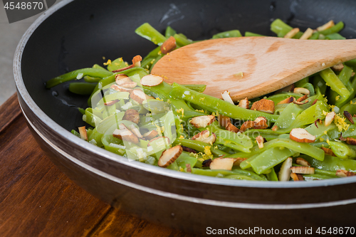 Image of Green beans with roasted almonds