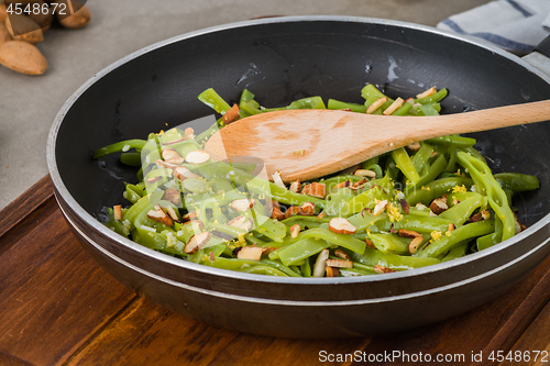 Image of Green beans with roasted almonds