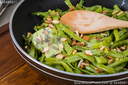 Image of Green beans with roasted almonds