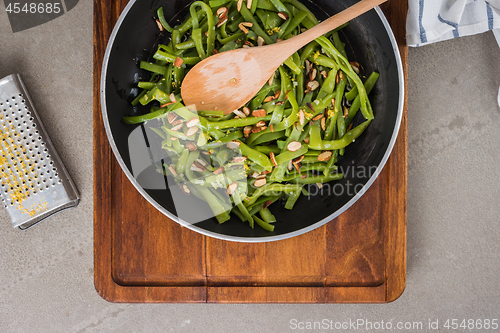 Image of Green beans with roasted almonds