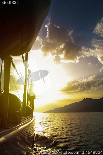 Image of Sailing to sunset