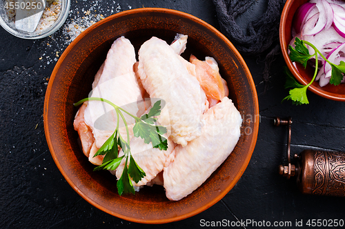 Image of raw chicken wings